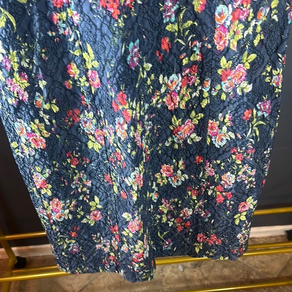 Blue Floral Sheath Dress with Sleeveless Design for Casual Occasions - Picture 7 of 9
